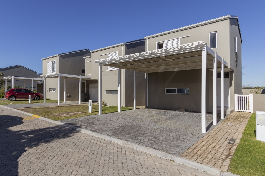 To Let 2 Bedroom Property for Rent in Somerset Lakes Western Cape